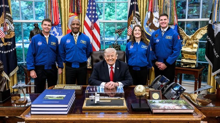 President Trump to Present Congressional Space Medal of Honor to Artemis II Crew
