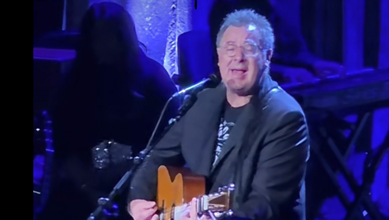 Vince Gill Delivers Tear-Soaked Performance Of “I Will Always Love You For His Good Friend Dolly Parton | Whiskey Riff