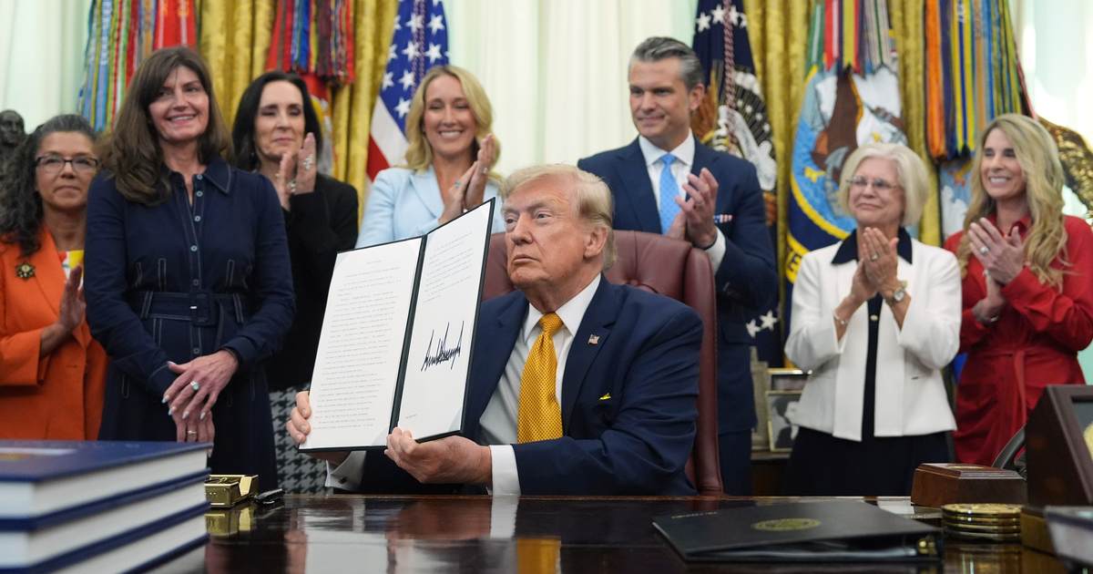 Trump Confronts MSNOW Reporter, Calls Network Fake News - The Joe Messina Show