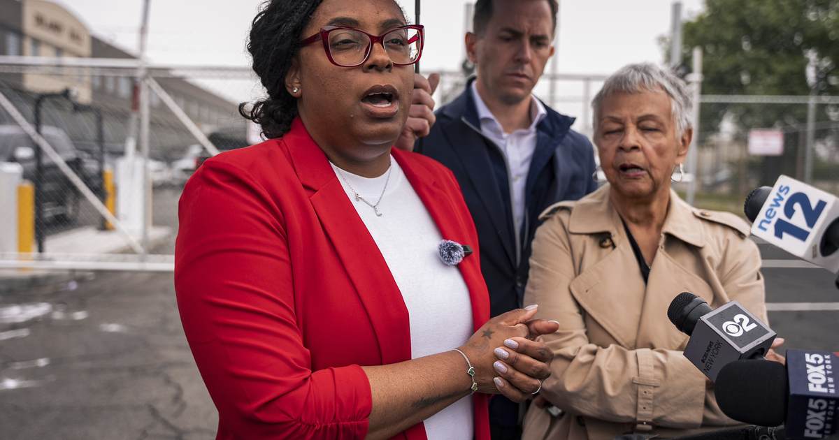 Dem Rep Who Tried to Storm Into an ICE Facility Will Have to Face the Music