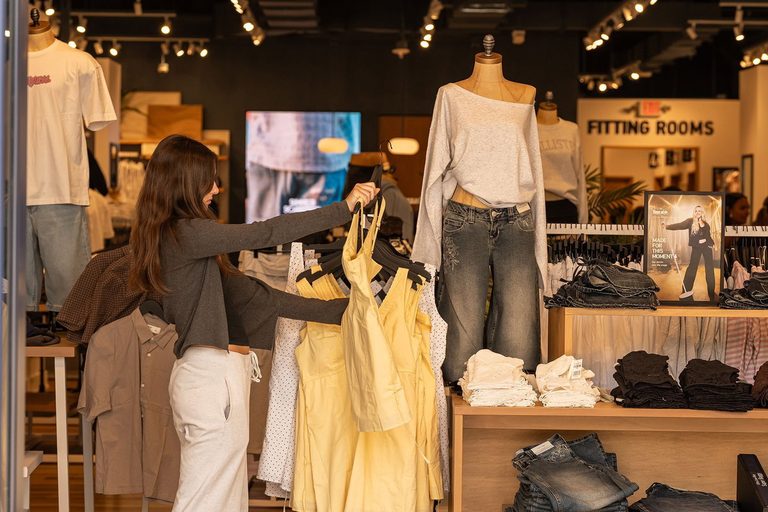 US Retail Spending Drops 0.6% in July
