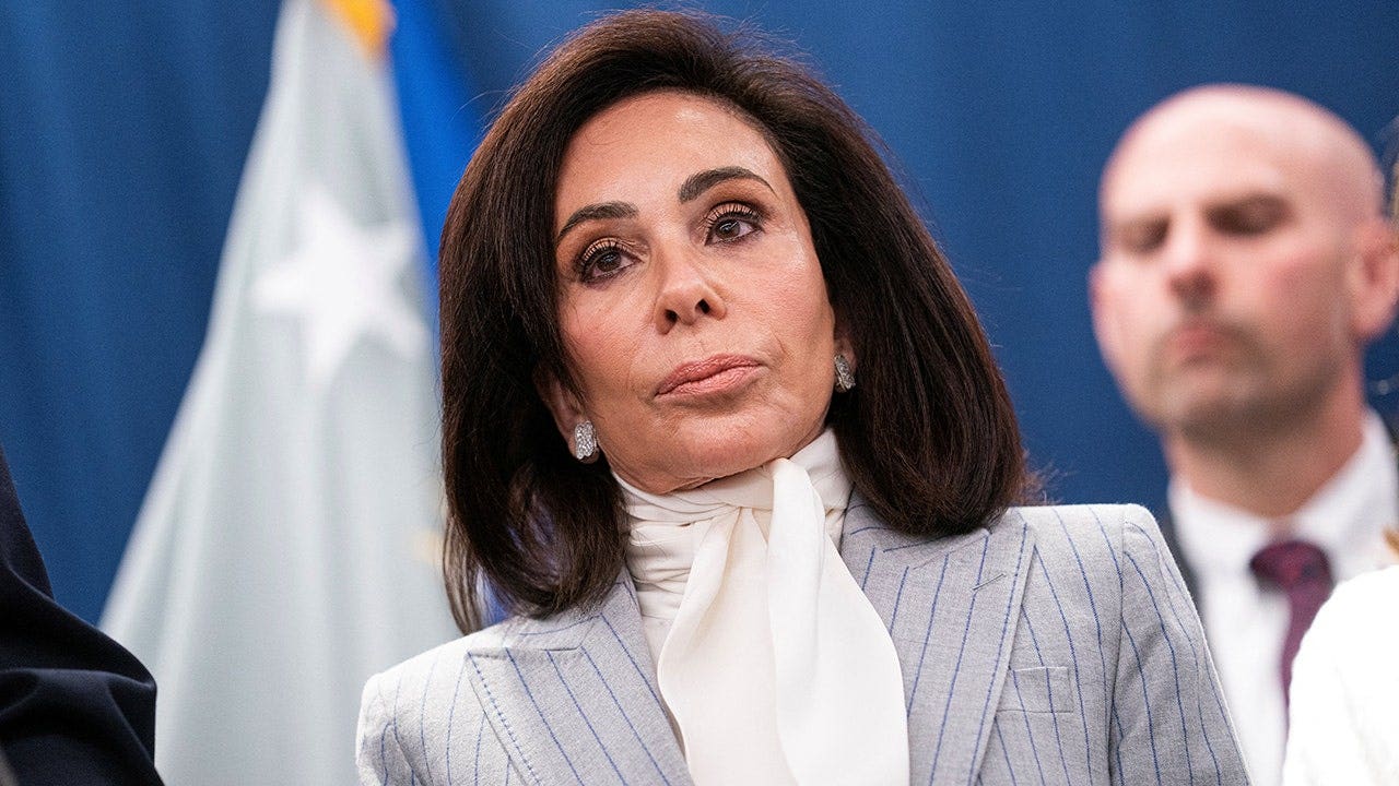 Trump Slams Pirro Over Reflecting Pool Vandalism Case