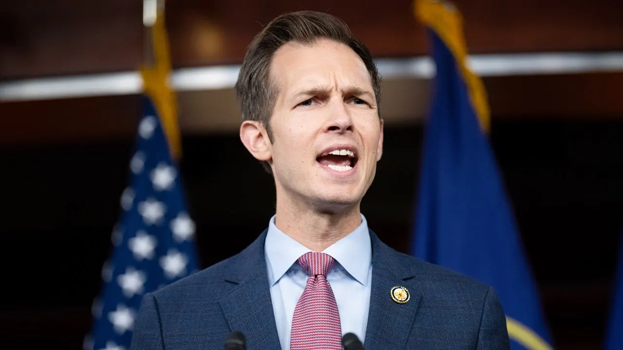 Auchincloss Fends Off Progressive Challenge In Massachusetts Primary
