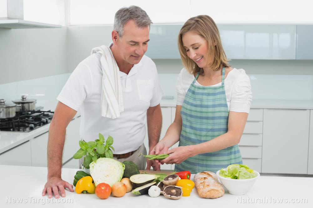 Beyond one-size-fits-all: Study reveals gender-specific diets for a longer life