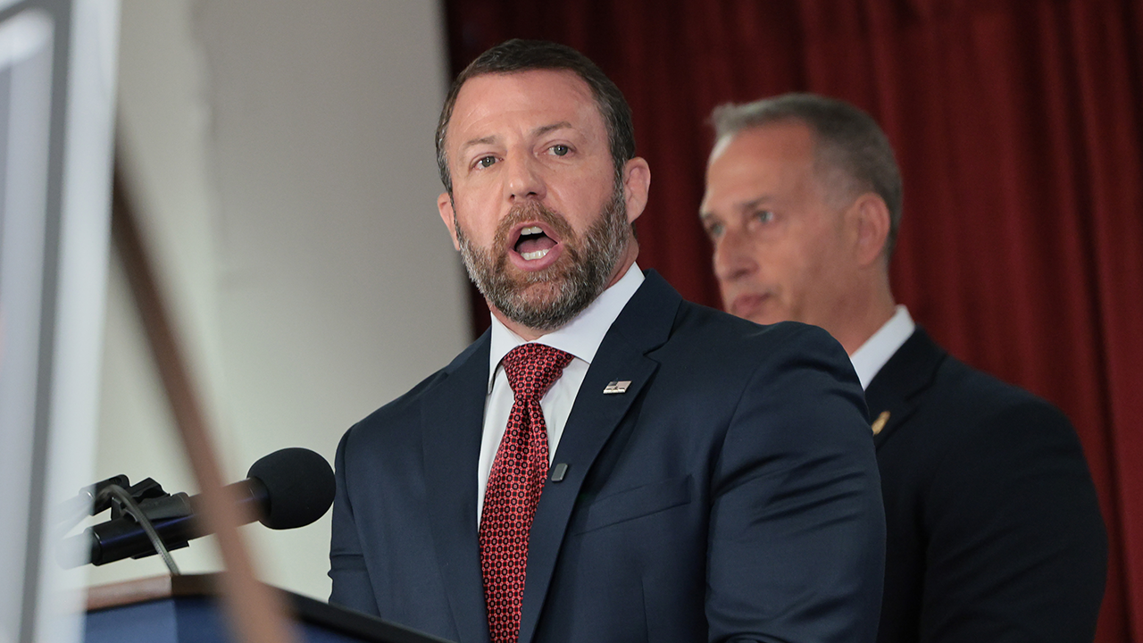 DHS Secretary Markwayne Mullin Survives Emergency Engine Failure Landing